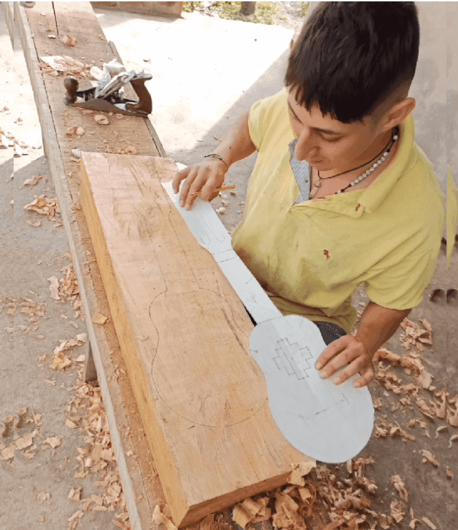Fotografía 2 de la historia: EL SONIDO DEL CHARANGO: LA HISTORIA DE WILMER
